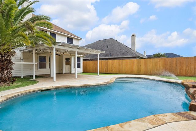405 Laddingford Lane, League City, TX 77573