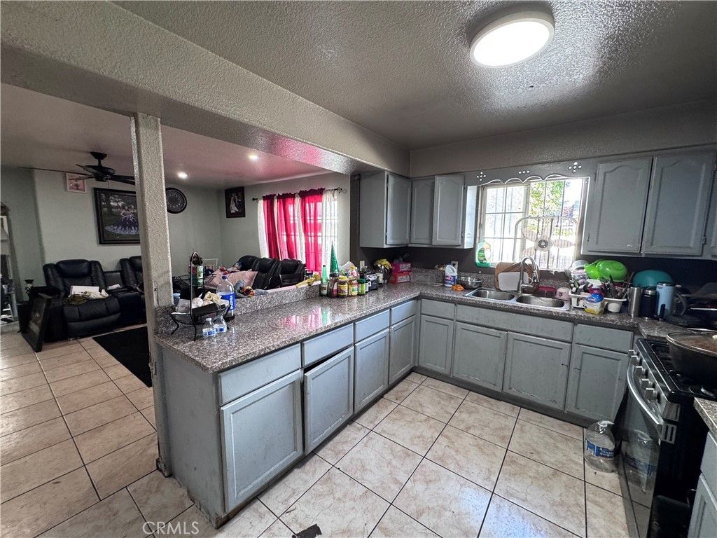 8820 Beach, Los Angeles, CA 90002 — photo 2