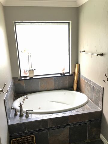 2907 Sweet Briar Street, Grapevine, TX 76051
