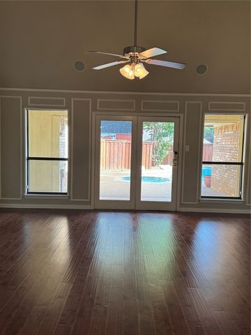 2907 Sweet Briar Street, Grapevine, TX 76051
