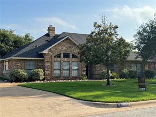 2907 Sweet Briar Street, Grapevine, TX 76051
