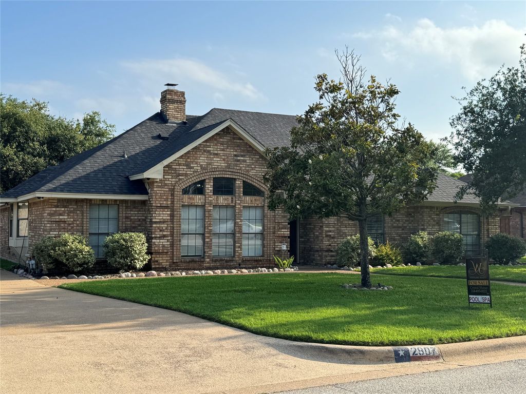 2907 Sweet Briar Street, Grapevine, TX 76051