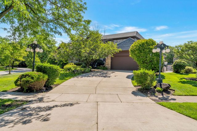 2135 Phillips Drive, Glenview, IL 60026