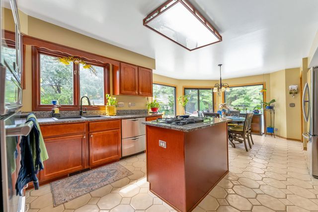 2135 Phillips Drive, Glenview, IL 60026