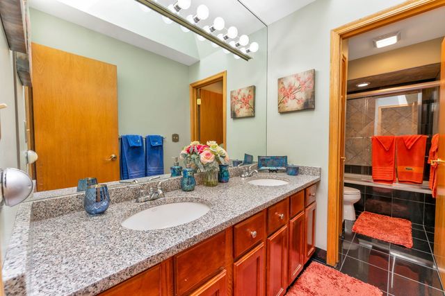 2135 Phillips Drive, Glenview, IL 60026