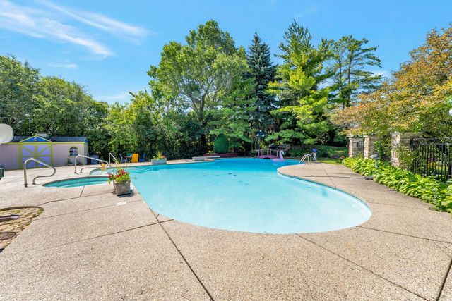 2135 Phillips Drive, Glenview, IL 60026