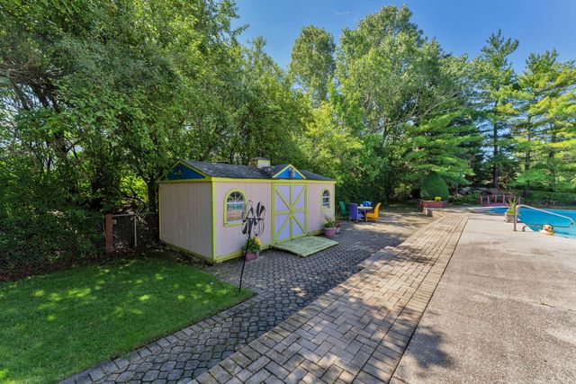 2135 Phillips Drive, Glenview, IL 60026