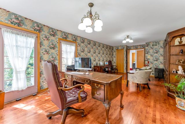2135 Phillips Drive, Glenview, IL 60026