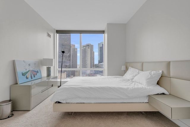 1 Franklin 2304, Boston, MA 02110