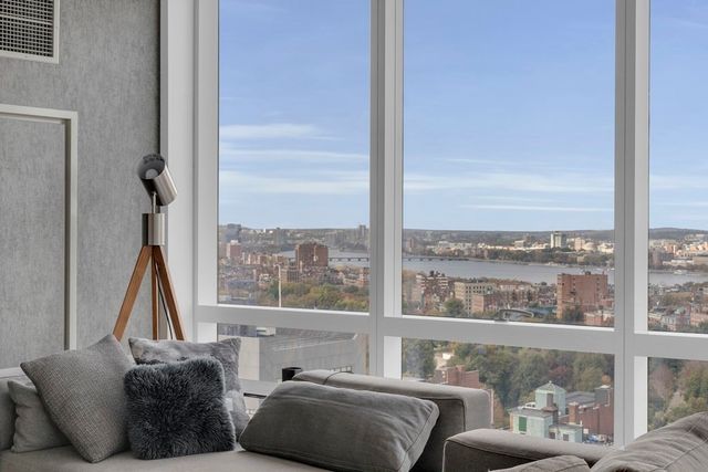 1 Franklin 2304, Boston, MA 02110