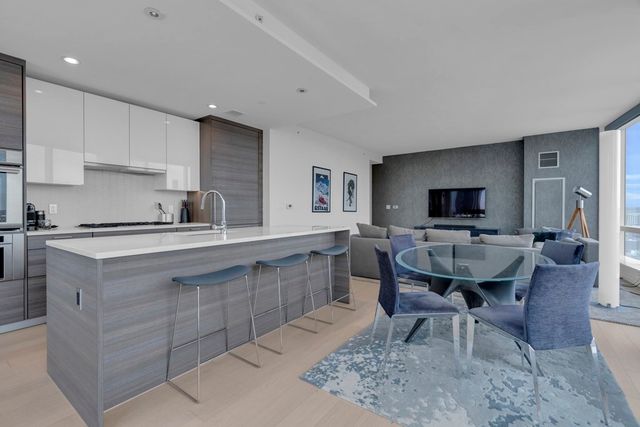 1 Franklin 2304, Boston, MA 02110