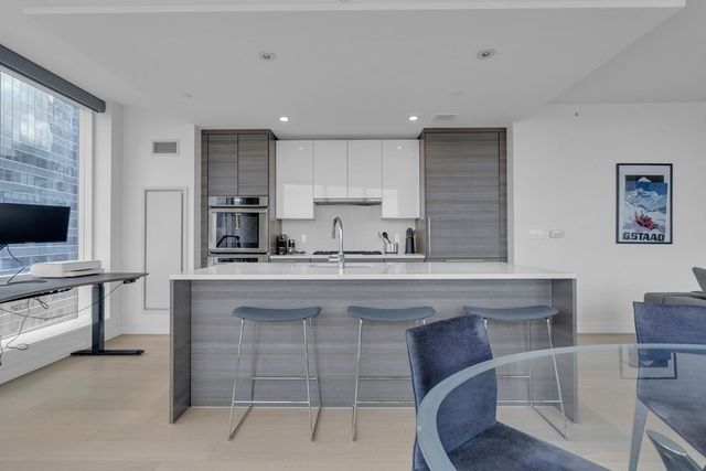 1 Franklin 2304, Boston, MA 02110