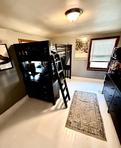 1616 E Eden PLACE, Saint Francis, WI 53235