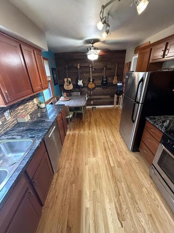 1616 E Eden PLACE, Saint Francis, WI 53235