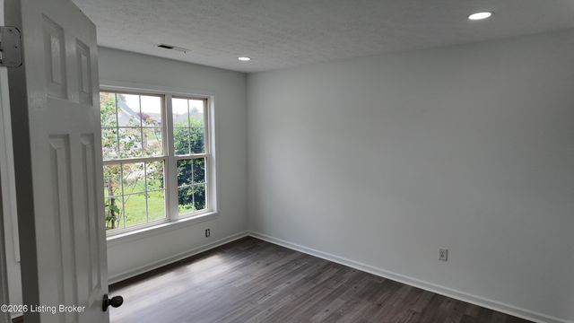 5925 Grandel Meadow Ct, Louisville, KY 40258