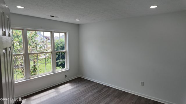 5925 Grandel Meadow Ct, Louisville, KY 40258