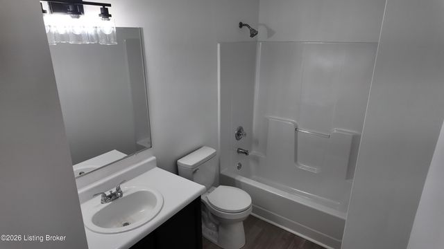 5925 Grandel Meadow Ct, Louisville, KY 40258