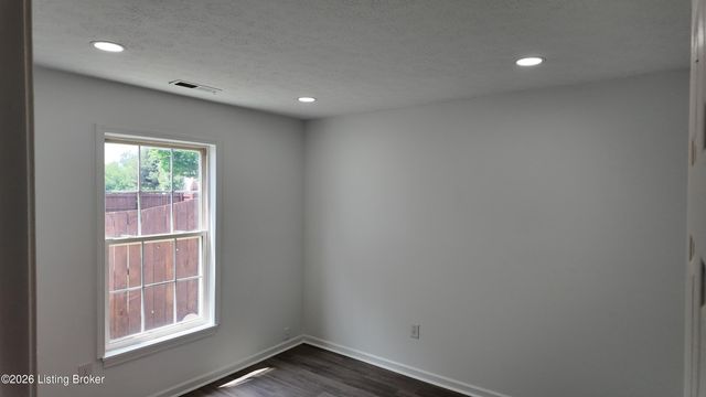 5925 Grandel Meadow Ct, Louisville, KY 40258