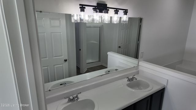 5925 Grandel Meadow Ct, Louisville, KY 40258