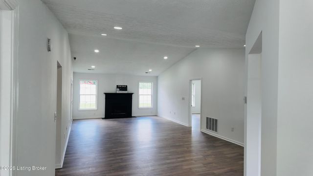 5925 Grandel Meadow Ct, Louisville, KY 40258