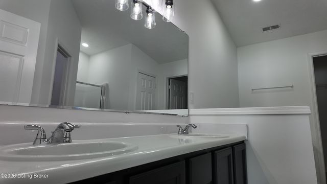 5925 Grandel Meadow Ct, Louisville, KY 40258