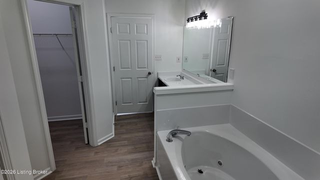 5925 Grandel Meadow Ct, Louisville, KY 40258