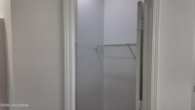 5925 Grandel Meadow Ct, Louisville, KY 40258