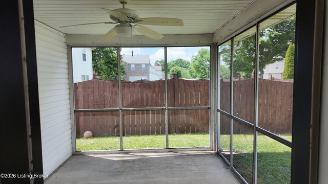 5925 Grandel Meadow Ct, Louisville, KY 40258