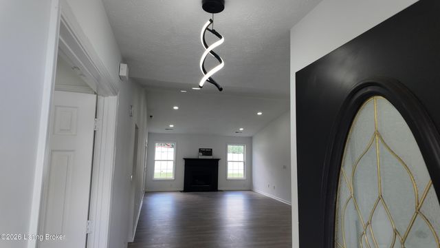 5925 Grandel Meadow Ct, Louisville, KY 40258