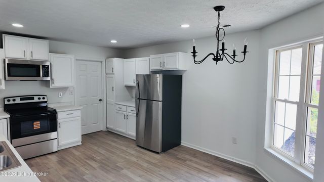 5925 Grandel Meadow Ct, Louisville, KY 40258