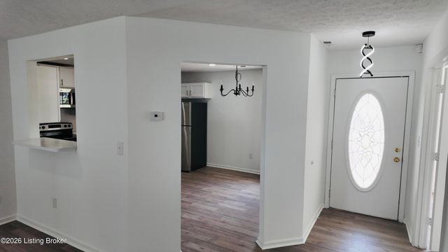 5925 Grandel Meadow Ct, Louisville, KY 40258