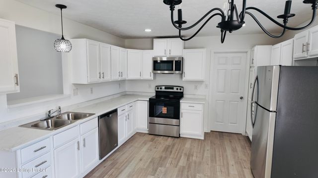 5925 Grandel Meadow Ct, Louisville, KY 40258