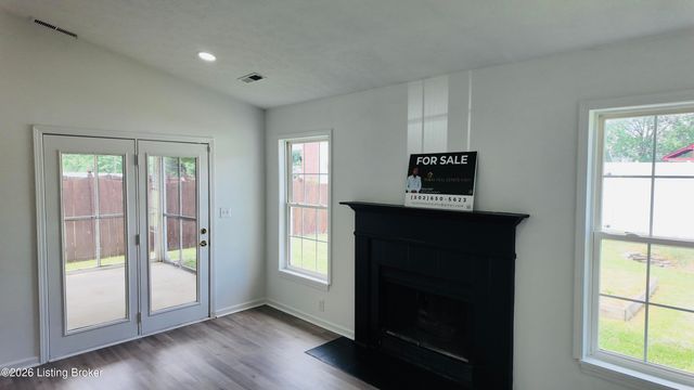 5925 Grandel Meadow Ct, Louisville, KY 40258