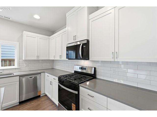 1552 Nw Tracy St, Mc Minnville, OR 97128