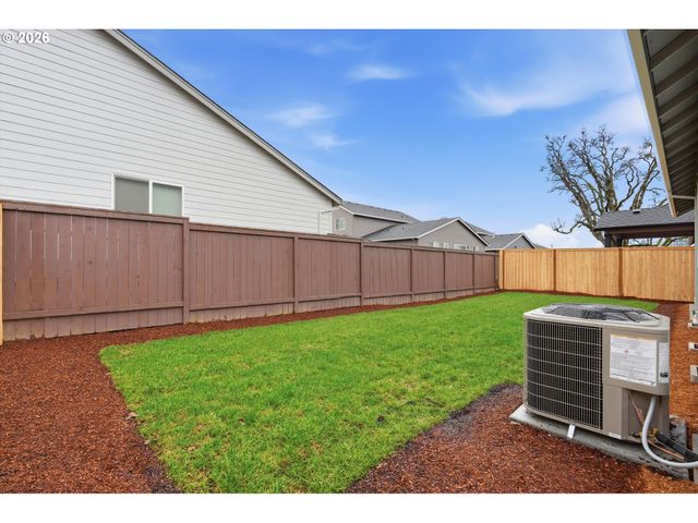 1552 Nw Tracy St, Mc Minnville, OR 97128