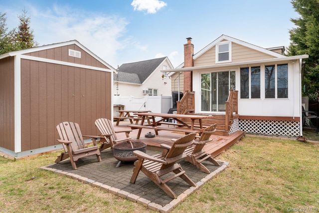 210 10th Street, West Babylon, NY 11704