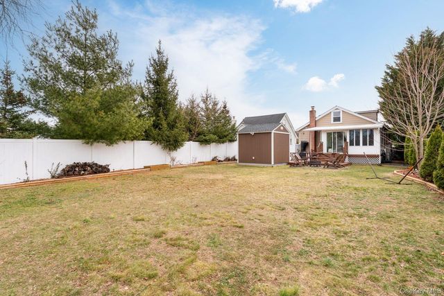 210 10th Street, West Babylon, NY 11704