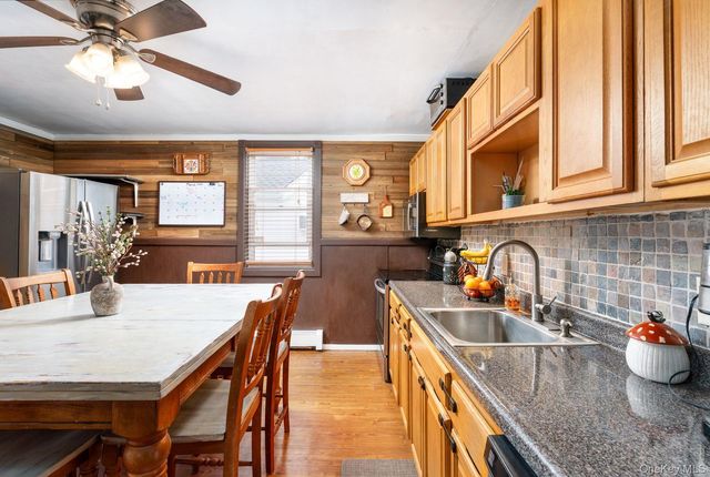 210 10th Street, West Babylon, NY 11704