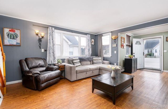 210 10th Street, West Babylon, NY 11704