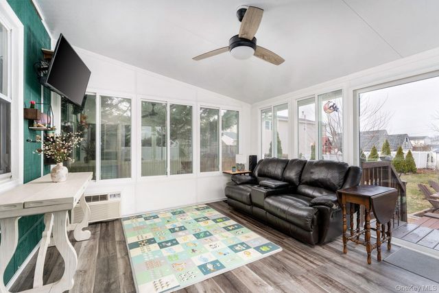 210 10th Street, West Babylon, NY 11704