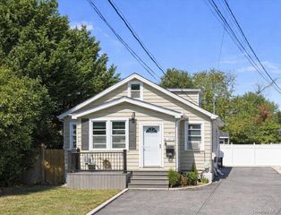 210 10th Street, West Babylon, NY 11704