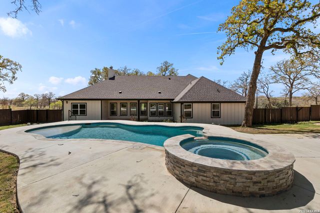 116 Timber Heights, La Vernia, TX 78121