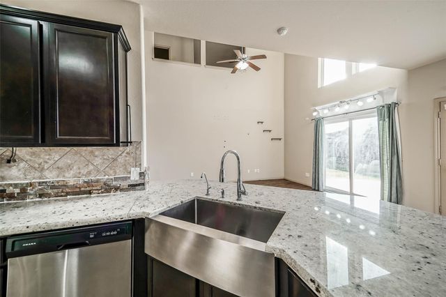 2010 Antler Trails Drive, Crosby, TX 77532