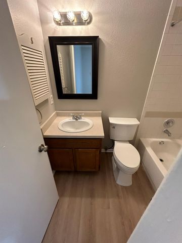 7900 West Gate BLVD B, Austin, TX 78745