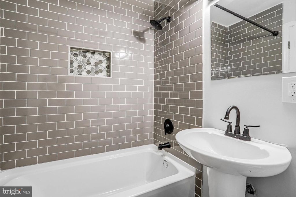 2114 GLENDORA DR, District Heights, MD 20747