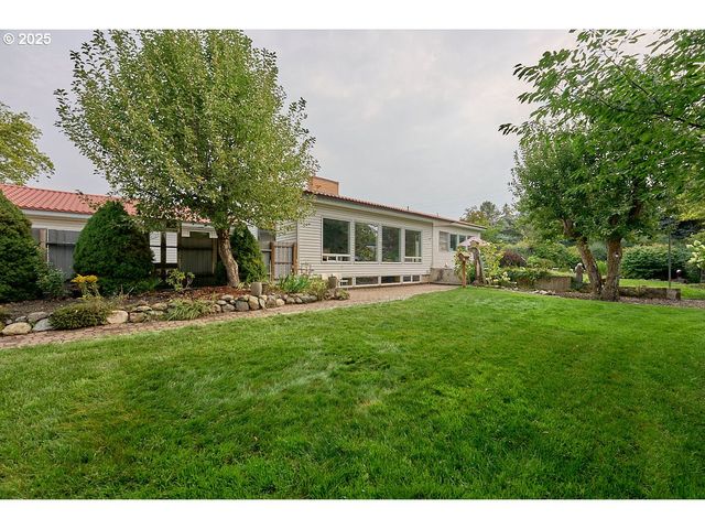 100 W 10TH St, Joseph, OR 97846