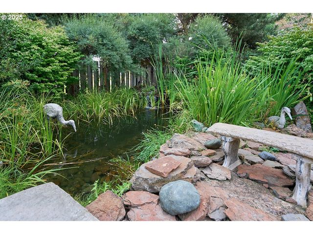 100 W 10TH St, Joseph, OR 97846