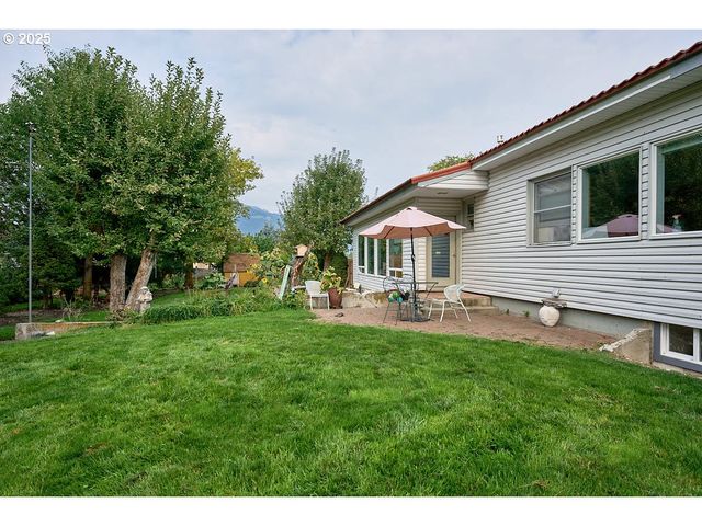 100 W 10TH St, Joseph, OR 97846