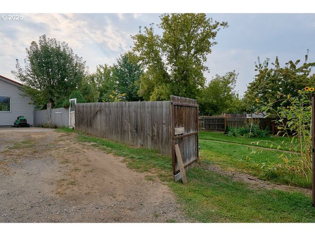 100 W 10TH St, Joseph, OR 97846