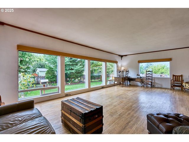 100 W 10TH St, Joseph, OR 97846